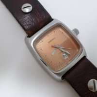 Дамски кварцов часовник DIESEL със стоманена каса, снимка 1 - Дамски - 28113549