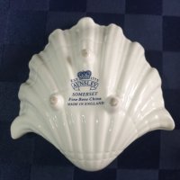 Порцеланова бонбониерка Аynsley somerset fine bone china с форма на мида, снимка 4 - Чинии - 40215840
