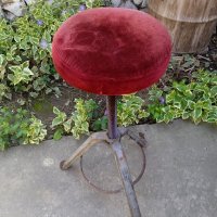 Старо въртящо столче, ръчна изработка , снимка 1 - Антикварни и старинни предмети - 36580125