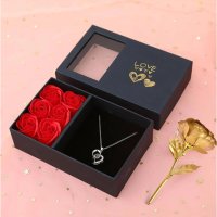 Подаръчен комплект колие с послание , златна роза и 6 вечни рози, снимка 3 - Бижутерийни комплекти - 43808381