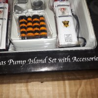 Gas Pump Island Set with Accessories. 1.24 Die-Cast Scale Replica .Бензинови колонки.!, снимка 13 - Колекции - 37820300