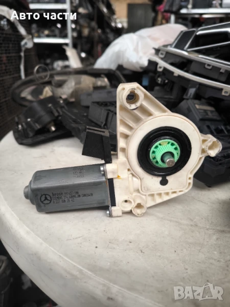 Предно дясно моторче стъклоповдигач Mercedes S-Class W221 3.0 CDI A2218202842, снимка 1