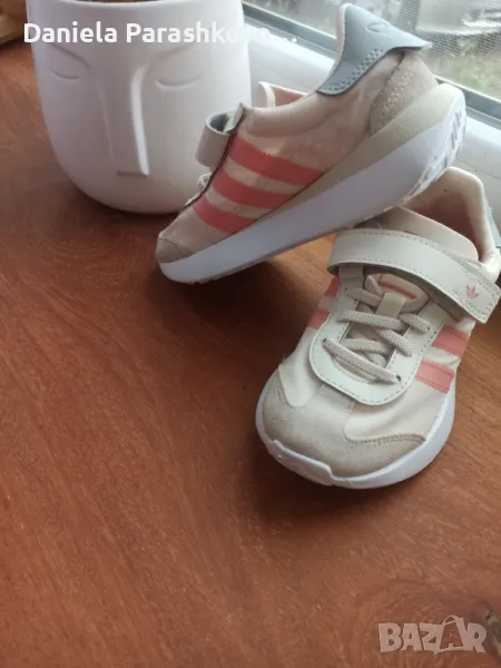 Сникърси Адидас момиче 28 номер, снимка 1