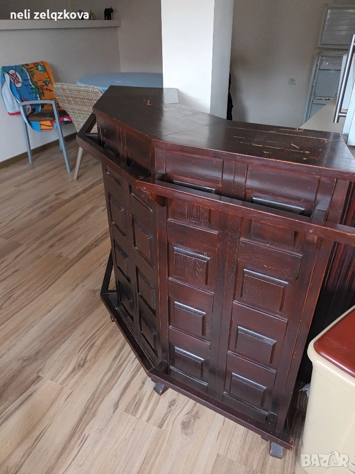 Комплект от ъглова витрина с барплот, снимка 1