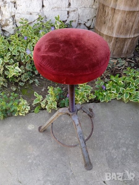 Старо въртящо столче, ръчна изработка , снимка 1