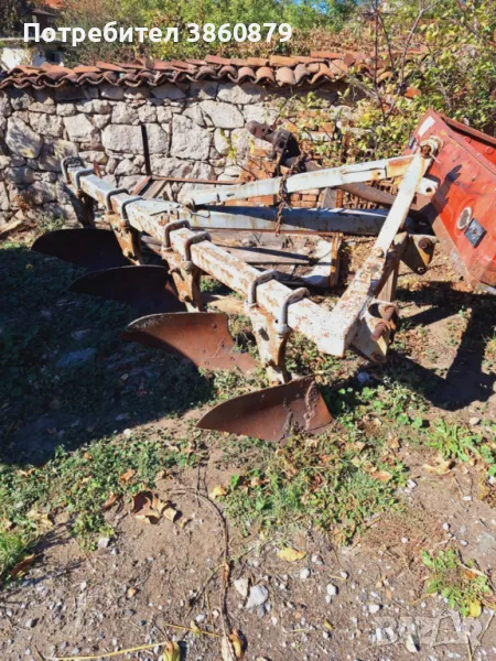 Продавам плуг за трактор , снимка 1