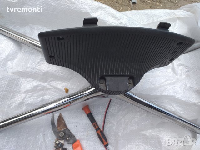 TV стойка Samsung модел UE46F62700AW, снимка 3 - Стойки, 3D очила, аксесоари - 26406111