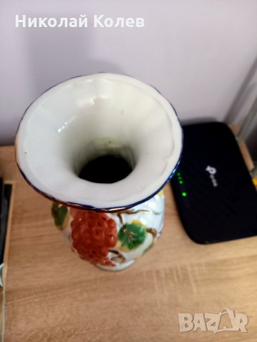 Бяла порцеланова ваза с орнаменти, снимка 3 - Вази - 35265469