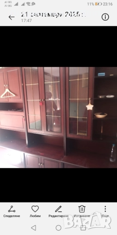 Красива лакирана библиотека 