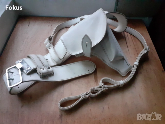 Стар СОЦ милиционерски колан с портупей и кобур