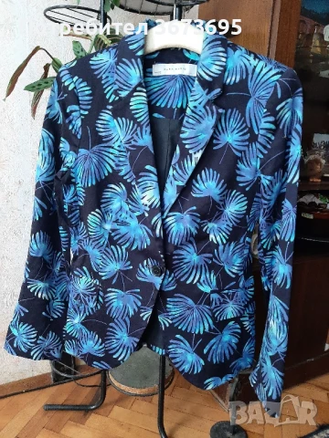 Дамско  сако на красиви цетя  от памучна материя