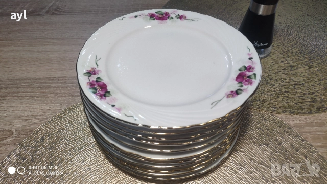12 бр. Порцеланови Чинии със Златен Кант, снимка 5 - Чинии - 52679592