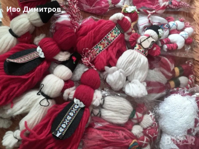 Продажба на мартеници различни модели