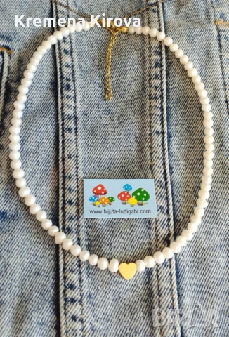 Дамско късо колие с перли и сърце от златна стомана. Бижута Луди гъби. Ръчна изработка., снимка 1