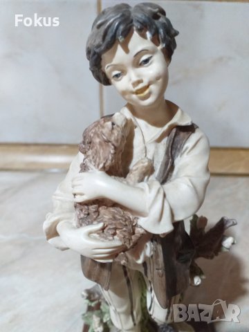 Страхотна красива статуетка момче с куче подписана, снимка 2 - Антикварни и старинни предмети - 43490653
