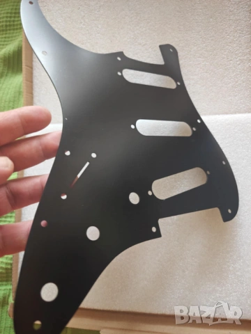 Пикгард за Strat от анодиран алуминий, снимка 6 - Китари - 53474262