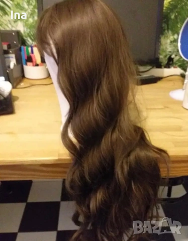 Кестенява дълга перука