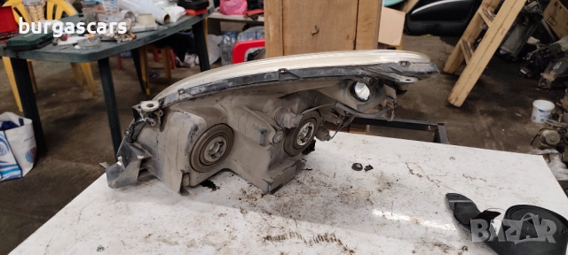 Фар десен Toyota Corolla Verso 2005 - 130лв, снимка 2 - Части - 52225803