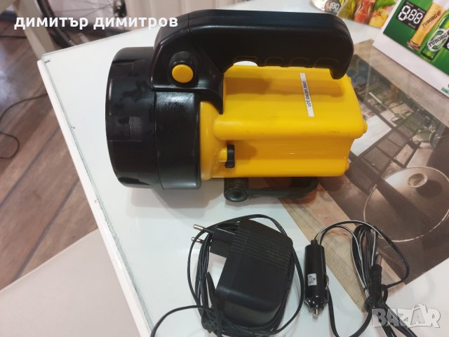 Прожектор-фенер(без батерия) с 2 зарядни за кола и ток