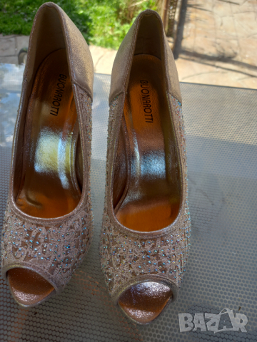 Официални златисти обувки с дантела и камъни номер 38, снимка 4 - Дамски елегантни обувки - 36549815
