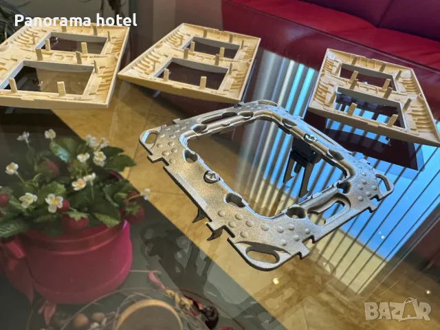 Монтажна рамка Schneider Electric Unica, снимка 3 - Друга електроника - 50068182