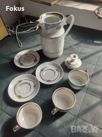 Невероятно красив руски порцелан сервиз за кафе с позлата, снимка 2 - Антикварни и старинни предмети - 53282079