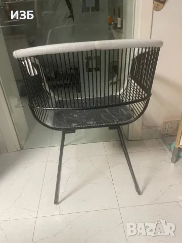 метален стол-: Хармония от линии, извивки и комфорт, снимка 4 - Столове - 48670755