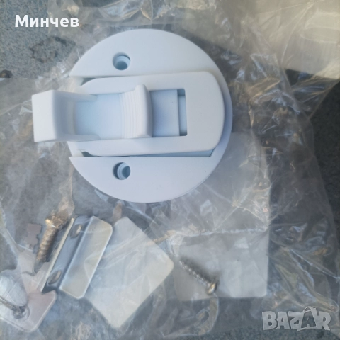 Заключваща брава за вратичка на  каравана , снимка 2 - Къмпинг мебели - 51796067