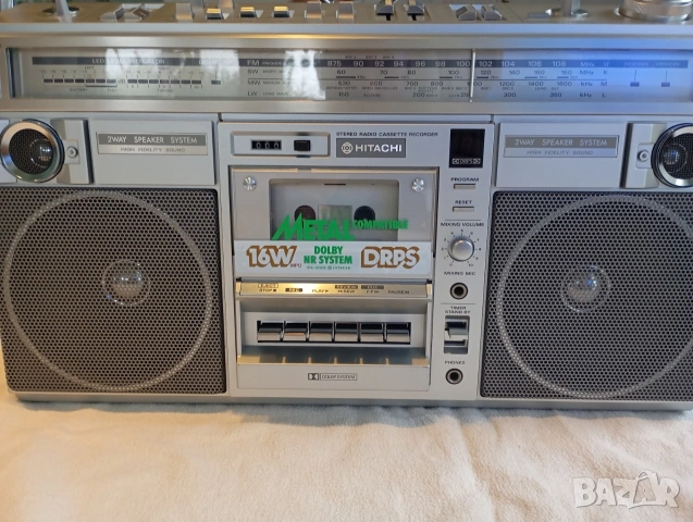 Hitachi TRK 8290 boombox gethoblaster, снимка 2 - Радиокасетофони, транзистори - 53587198