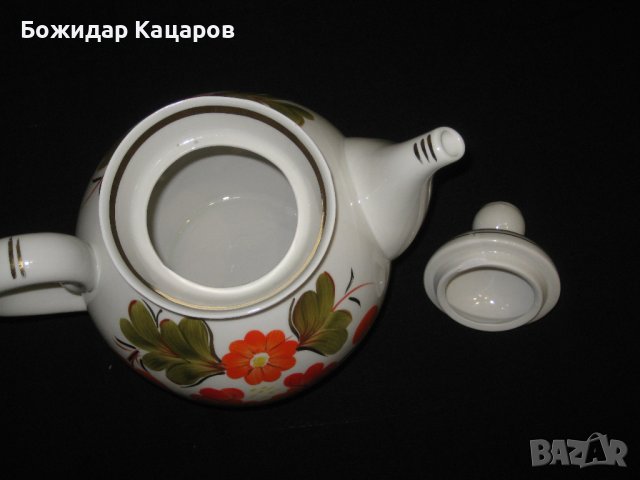 Огромен стар порцеланов чайник, произведен в СССР.  Цена 50 лева. Пращам по Еконт. За София, може и , снимка 4 - Сервизи - 44048502