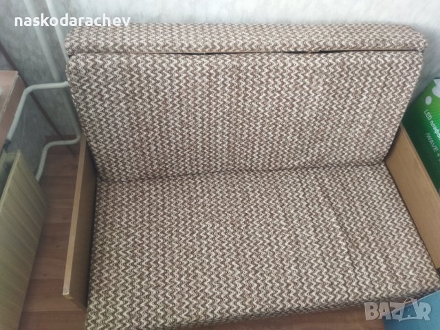 Компактен малък диван с функция сън , снимка 5 - Дивани и мека мебел - 43746741