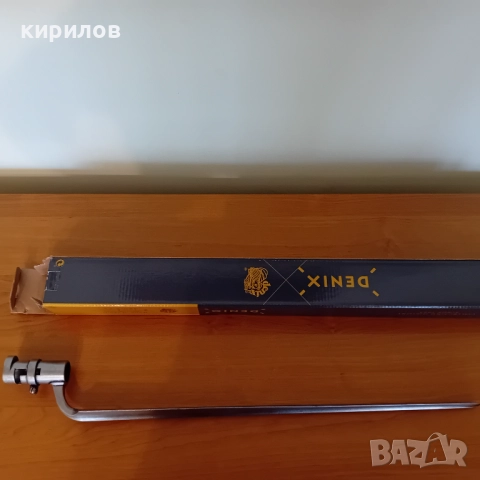 Масивна метална реплика на байонет