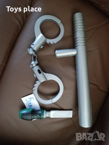 Играчки за момче белезници и палка за полицай 