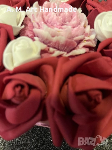 🌸 Ръчно изработена кашпа с вечни рози – Бебешко розово и Гланц, снимка 4 - Романтични подаръци - 53456006