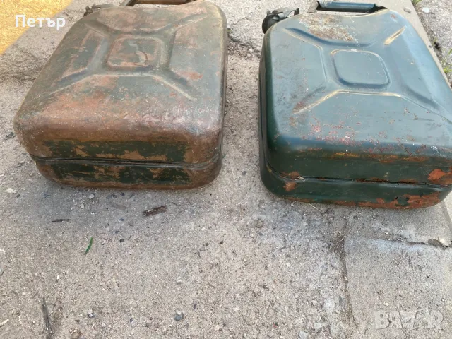 Стари метални бензинови железни туби, снимка 3 - Антикварни и старинни предмети - 50436821