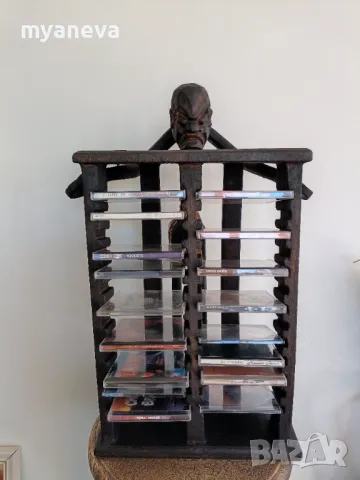 Шкаф за 26 бр. музикални дискове. Ръчно изработена дърворезба на шаман . 