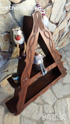 Старинна дървена триъгълна стенна етажерка с рафтчета и дърворезба , снимка 3 - Етажерки - 52747630