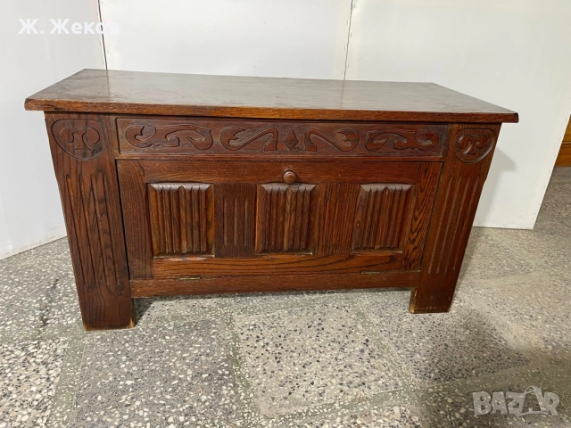 Масивен шкаф