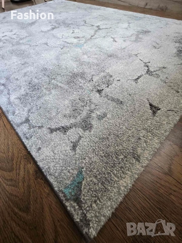 Уникален килим, снимка 5 - Килими - 53316062