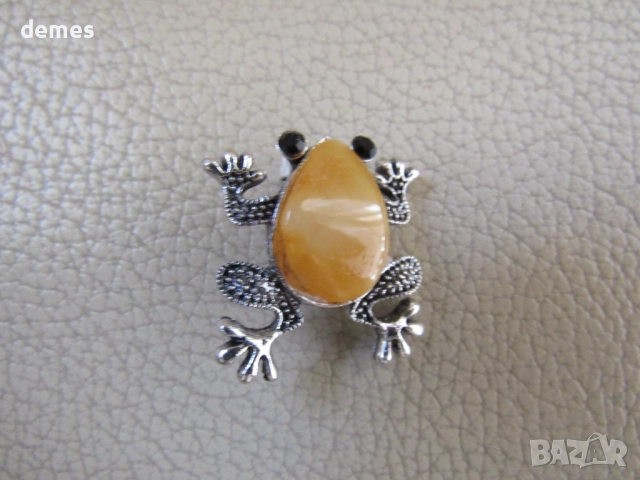 Брошка-жаба от първокласен балтийски кехлибар, снимка 3 - Други - 52579430