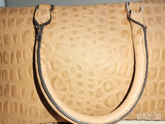 Дамска чанта PARFOIS, имитация на крокодилска кожа, цвят бежово-карамелен,  много запазена в Чанти в гр. София - ID35076998 — Bazar.bg