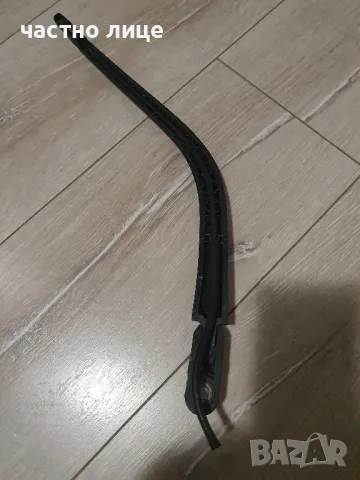 Рамо за задна чистачка на Reno Туинго , снимка 2 - Аксесоари и консумативи - 49426559