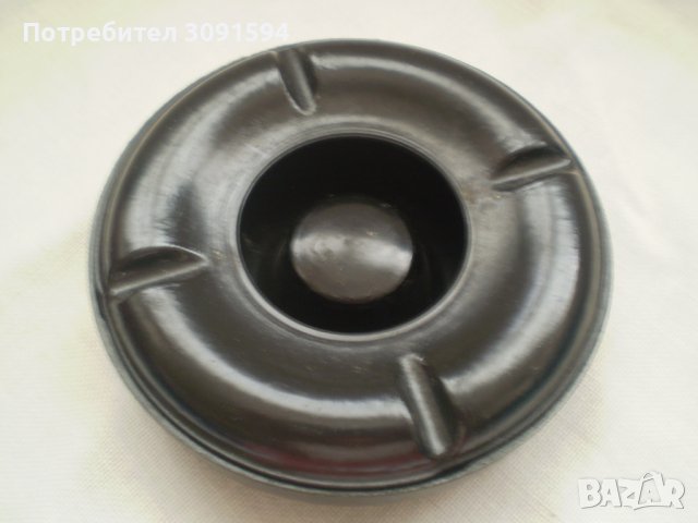 Стар кръгъл пепелник бакелит -твърда черна пластмаса, снимка 2 - Други - 37692260