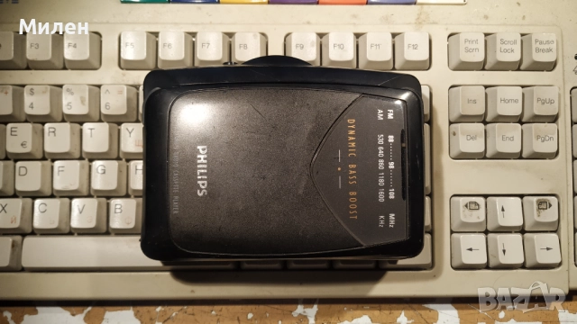 Уолкмен Филипс със радио