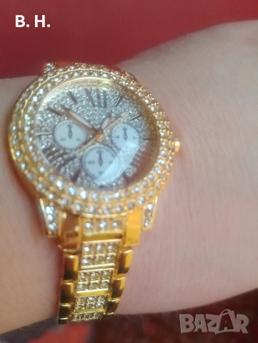 ЛУКСОЗЕН ДАМСКИ ЧАСОВНИК В ЗЛАТЕН ЦВЯТ , снимка 2 - Луксозни - 53051399