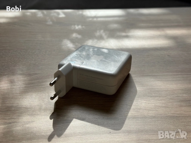  Apple Macbook Power Adapter Charger (A1947) - 61W - USB-C, снимка 2 - Оригинални зарядни - 52401797