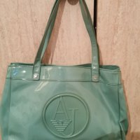 Зелена Маркова дамска чанта , снимка 1 - Чанти - 36731530