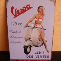 Заглавие Метална Табела Веспа Vespa реклама мацка еротика 125cc скутер мотопед, снимка 1 - Други - 43575403