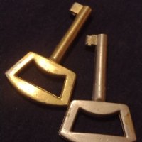 Два стари редки ключа от секция ракла за КОЛЕКЦИЯ ДЕКОРАЦИЯ 35603, снимка 3 - Други ценни предмети - 43279536