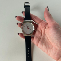 Чисто нов часовник Swatch, снимка 3 - Дамски - 44895704